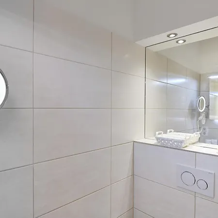 Strandkoenig Vogue Остзебад Бинц